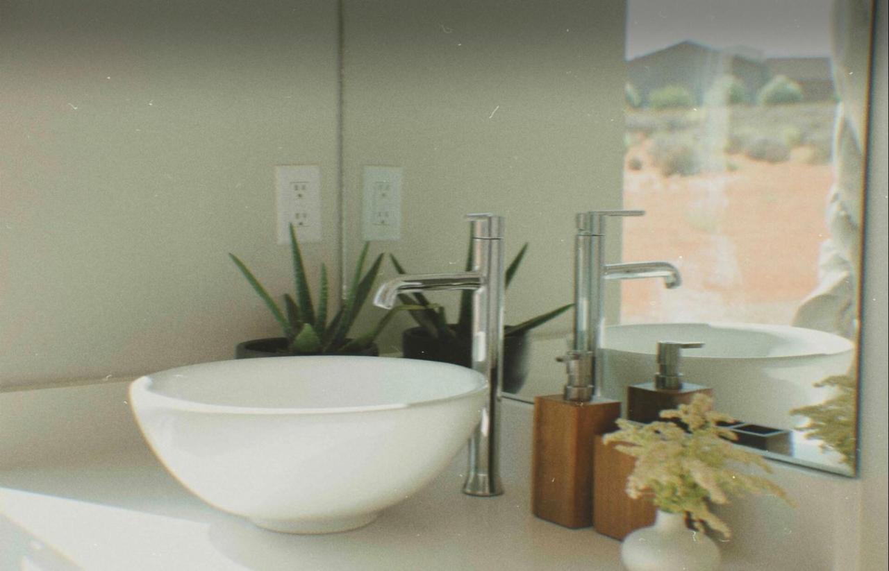 Page Arizona Border Town- Grand Serenity Room With Mesa Views 빅 워터 외부 사진
