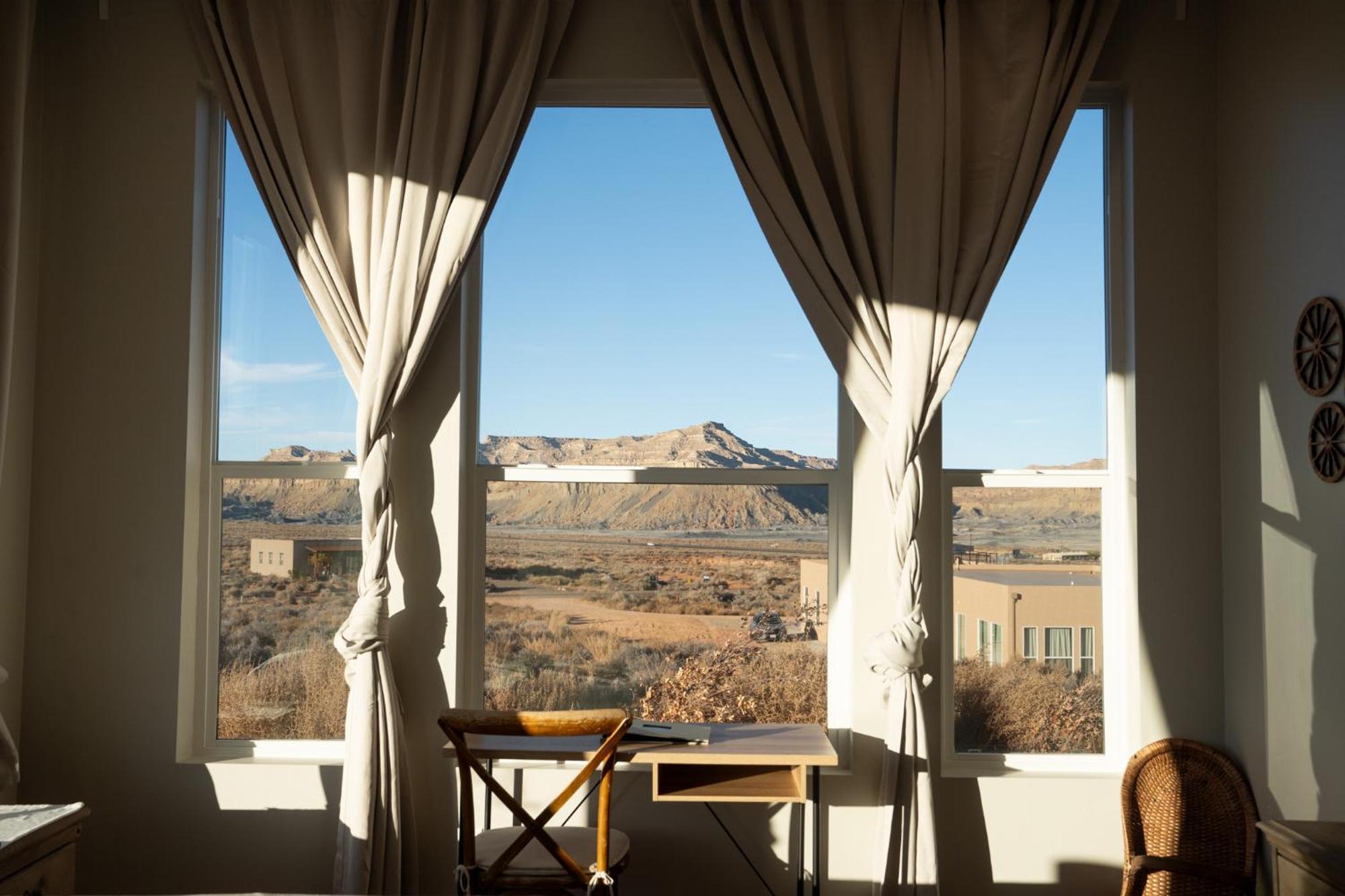 Page Arizona Border Town- Grand Serenity Room With Mesa Views 빅 워터 외부 사진